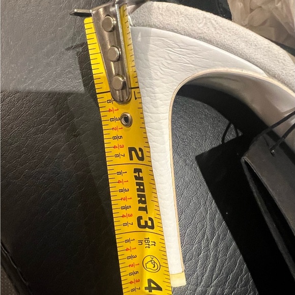 Burberry ankle strap sandals - Picture 7 of 7